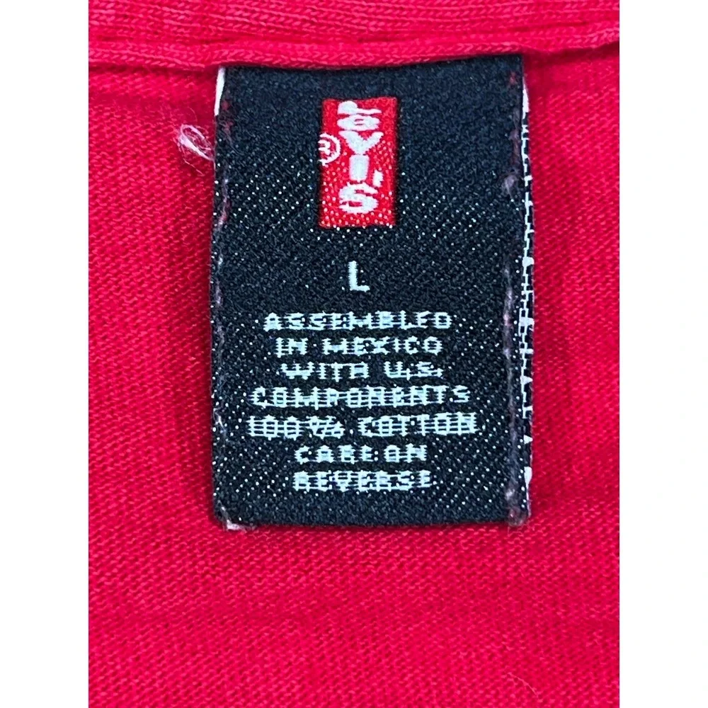 Levi's Red Graphic T-Shirt Men's Large Short‎ Sleeve Cotton Crew Neck vintage